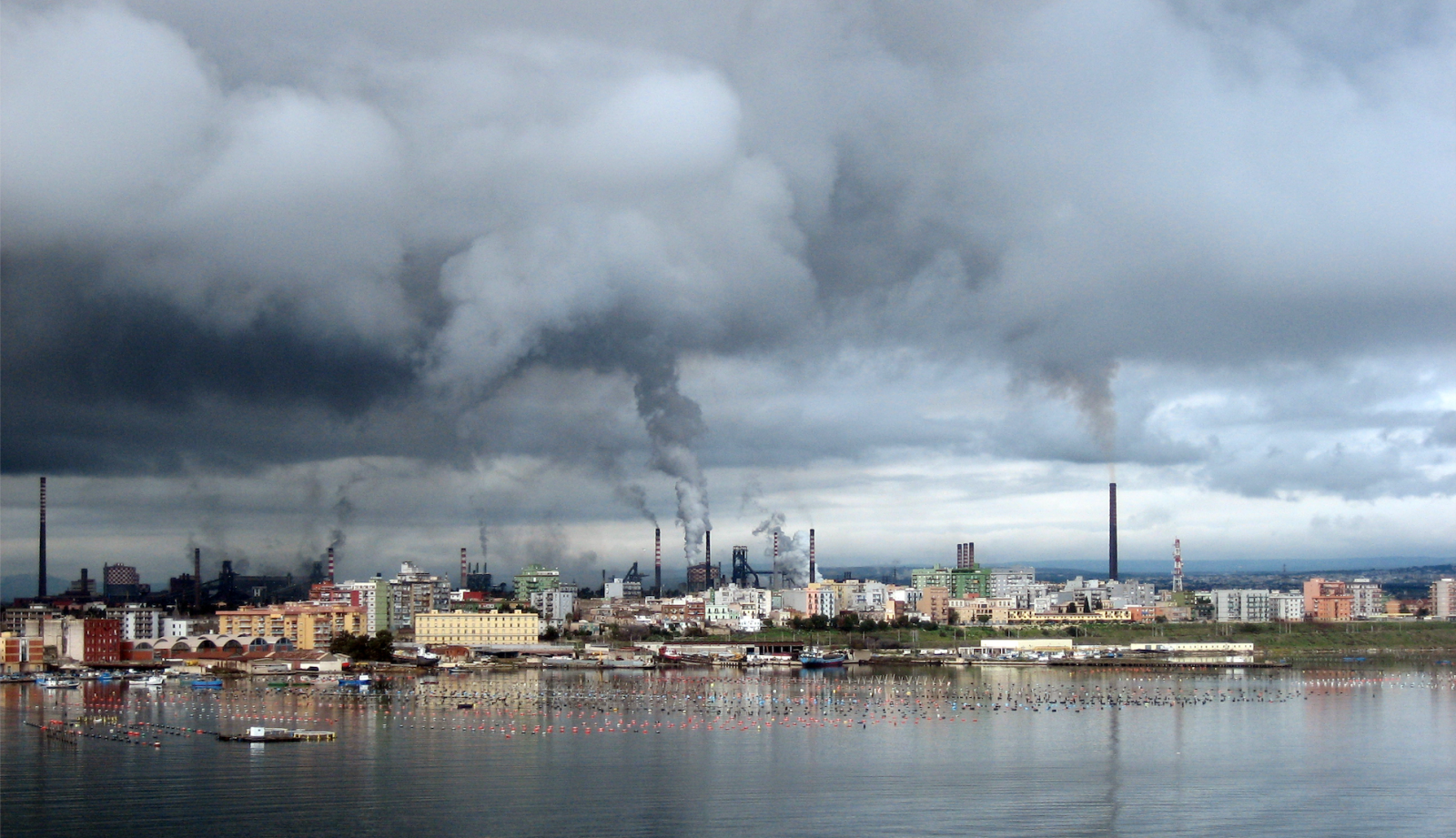 gli stabilimenti ex ilva di taranto