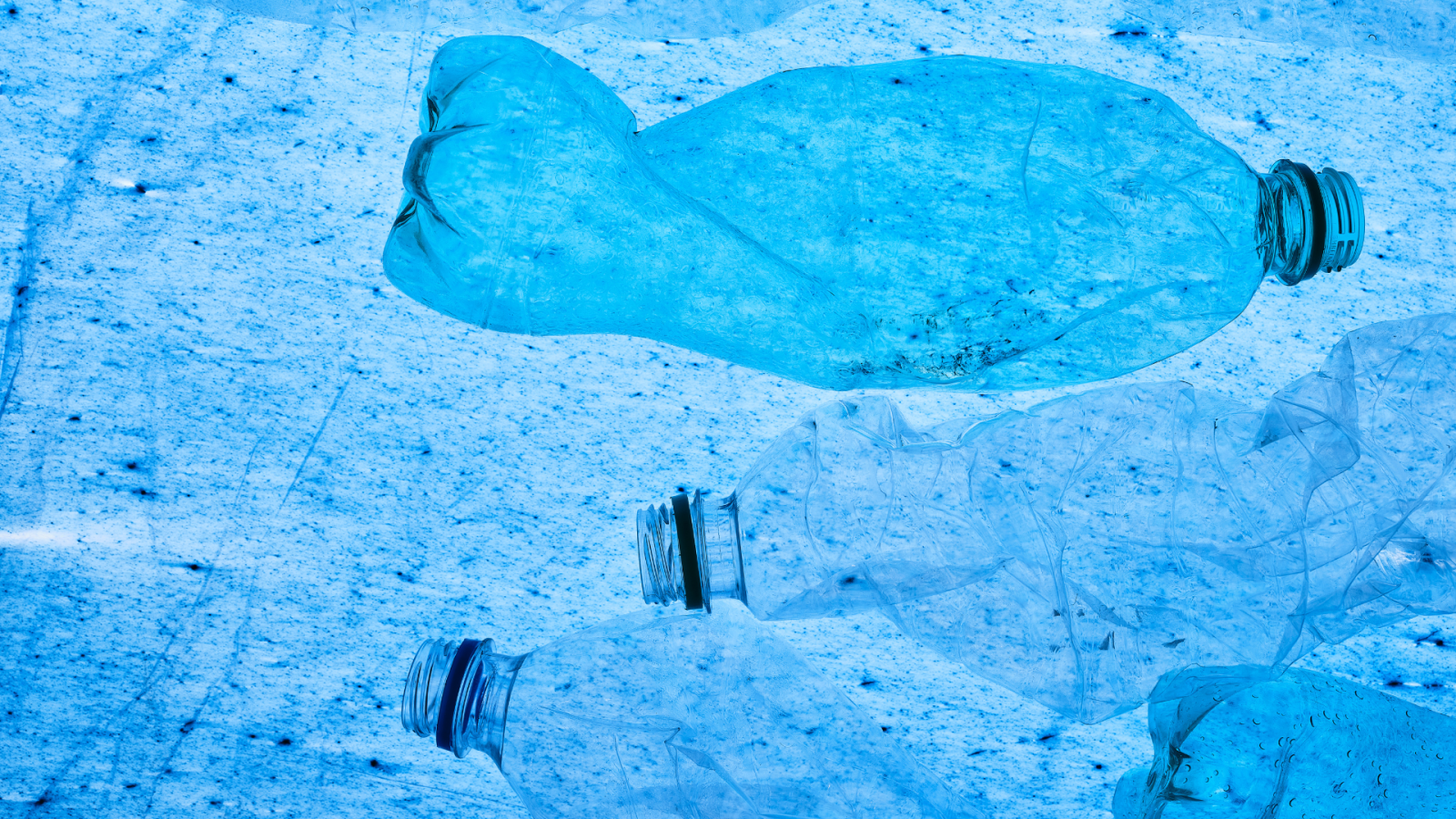 bottiglie di plastica con filtro azzurro