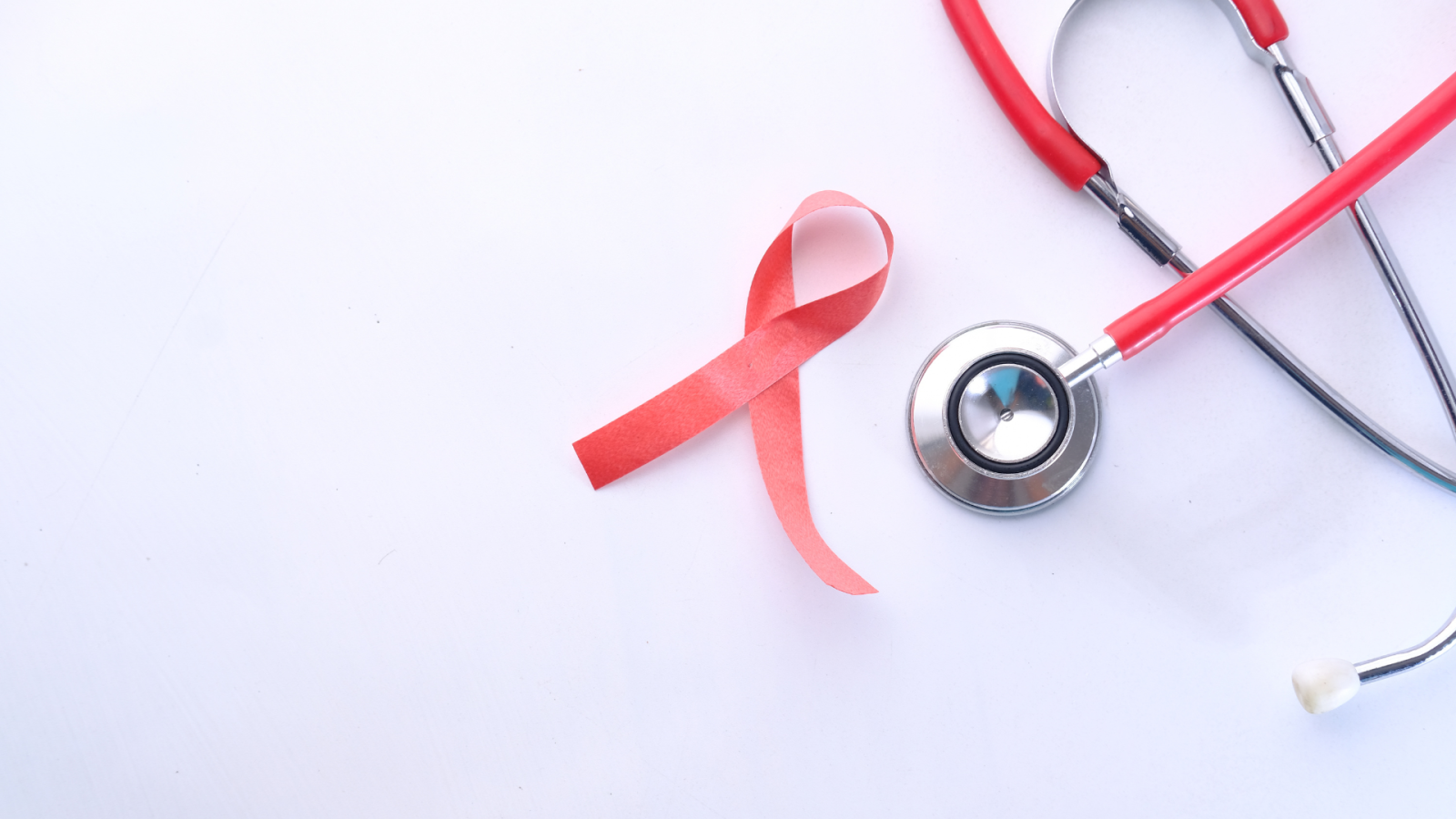 stetoscopio con nastro rosso HIV