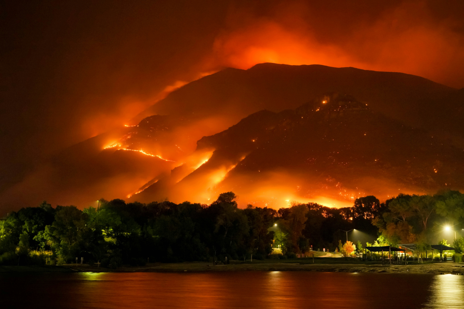 incendio in montagna