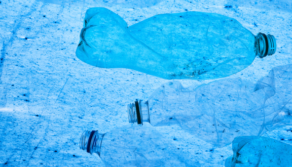 bottiglie di plastica con filtro azzurro