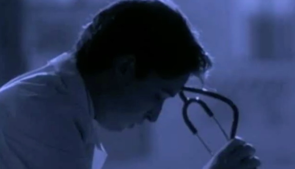 screenshot dalla sigla di ER Medici in prima linea