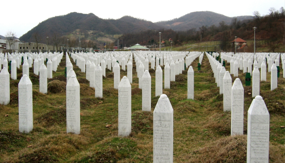 lapidi di commemorazione del di commemorazione delle vittime del genocidio di Srebrenica