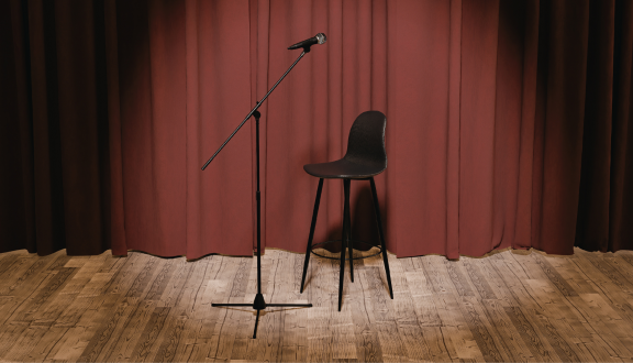 sedia vuota su palco