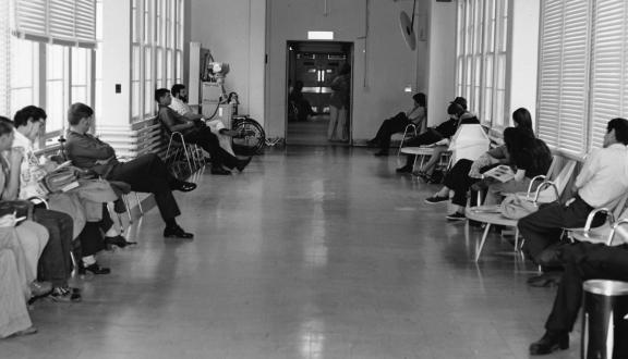 Persone in attesa in ospedale